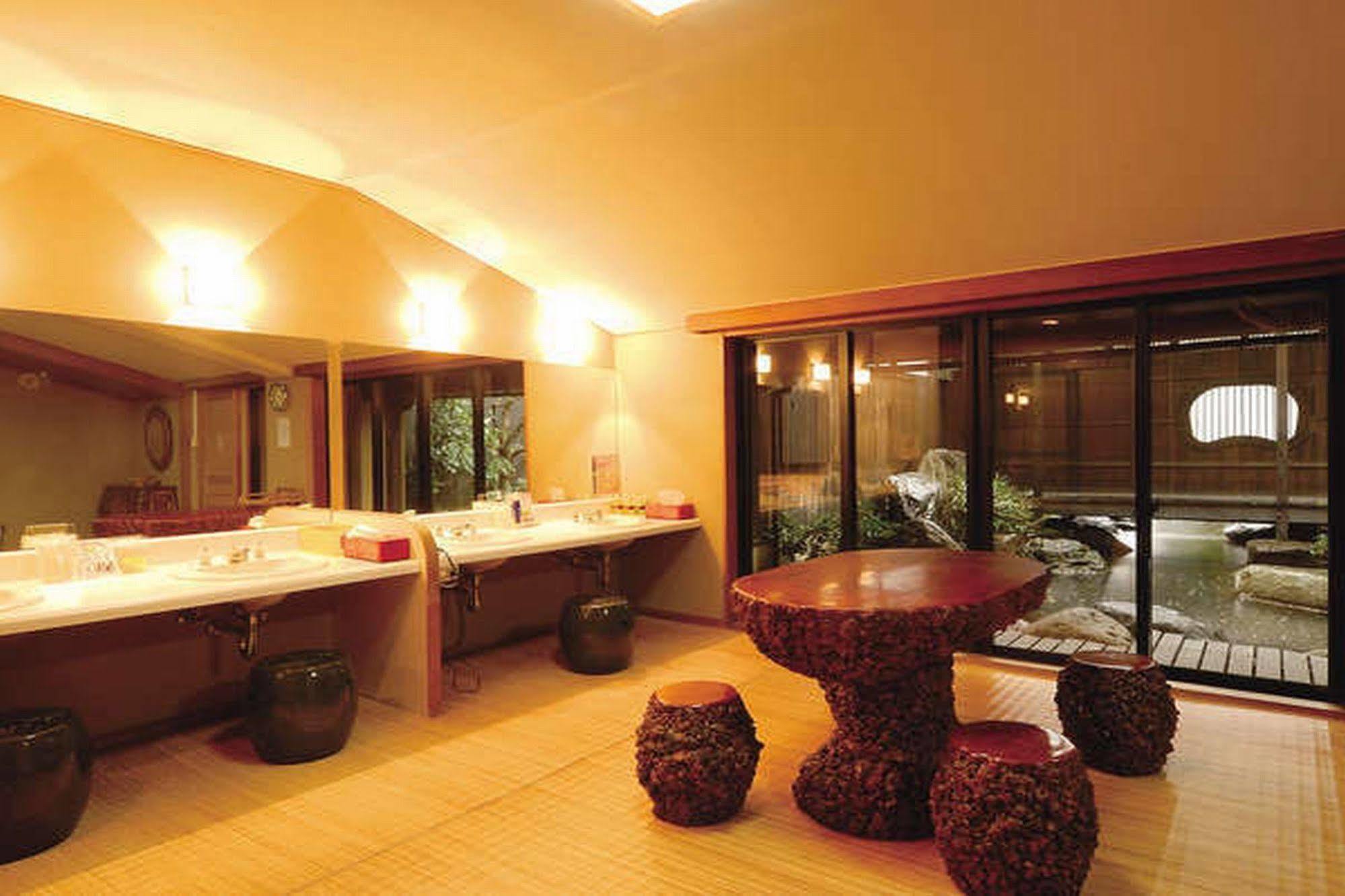 Yuraku Hotel Awara Exteriér fotografie
