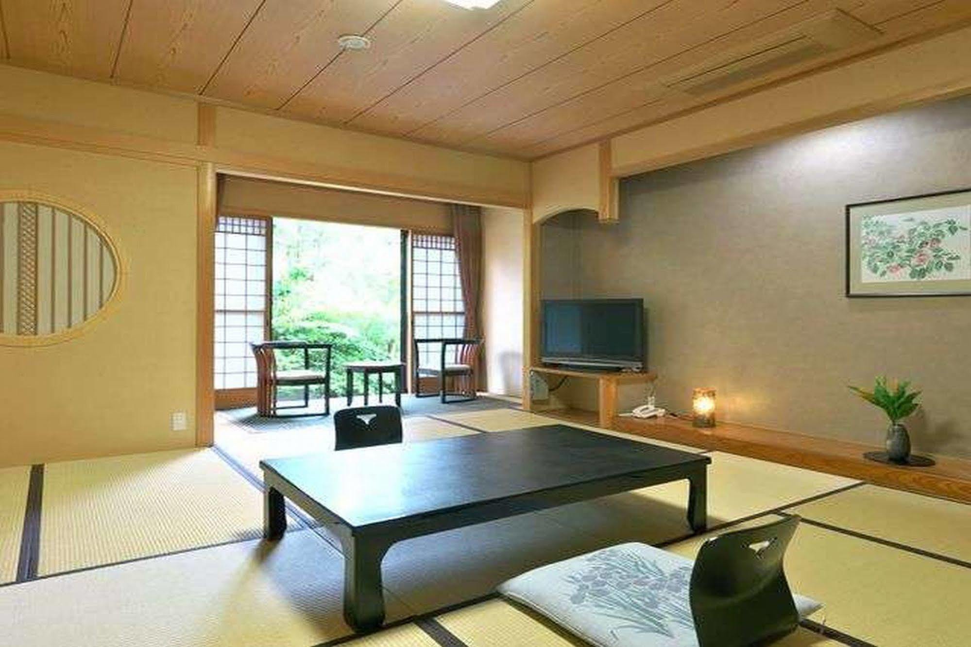 Yuraku Hotel Awara Exteriér fotografie