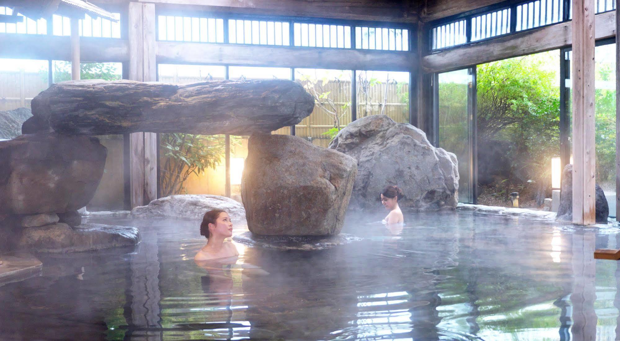 Yuraku Hotel Awara Exteriér fotografie