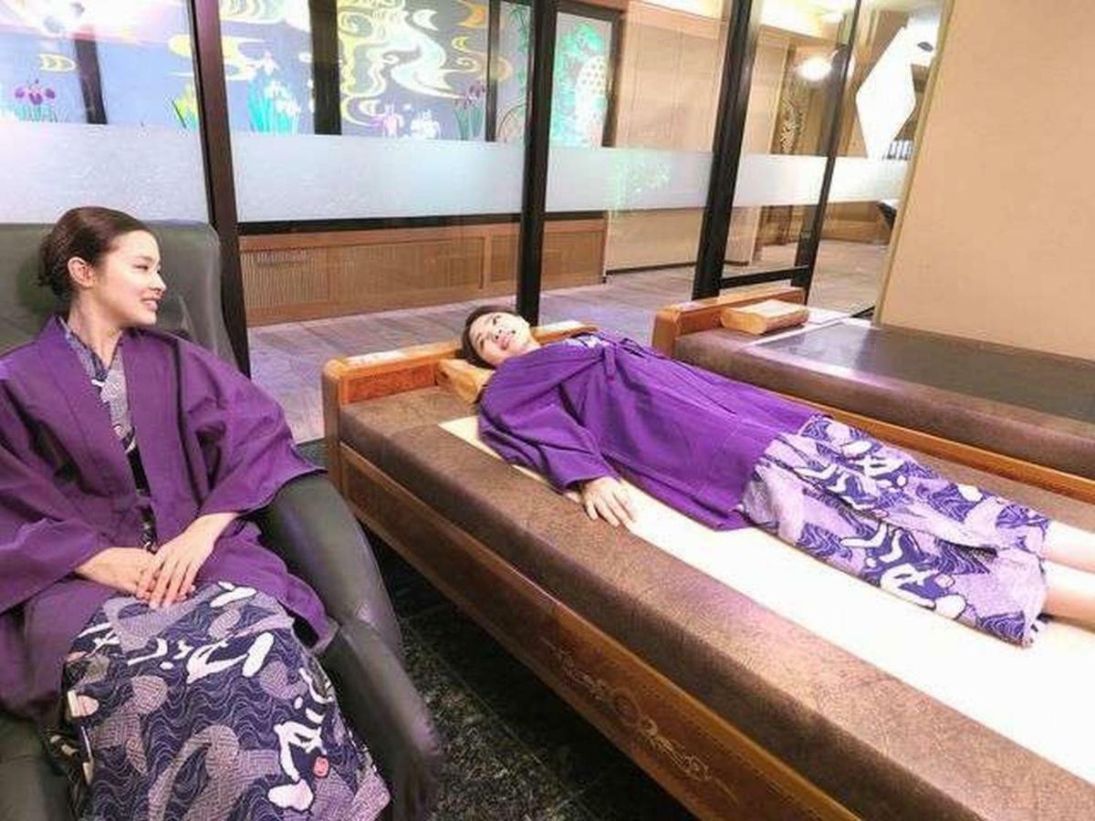 Yuraku Hotel Awara Exteriér fotografie